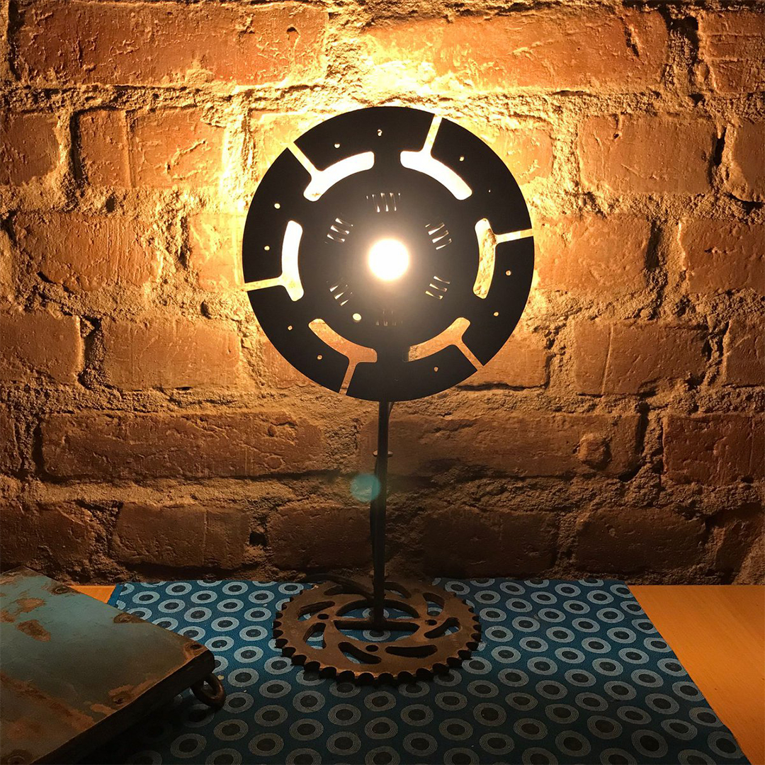 Upcycling Lampe aus Kupplungsscheibe 
Made in Burkina Faso